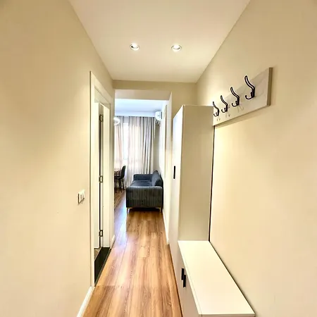 New Stylish Komuna E Parisit Apartment